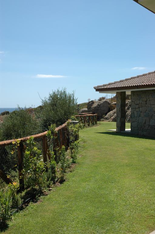 Case Sul Mare Residenze Di Bes Chia Dış mekan fotoğraf
