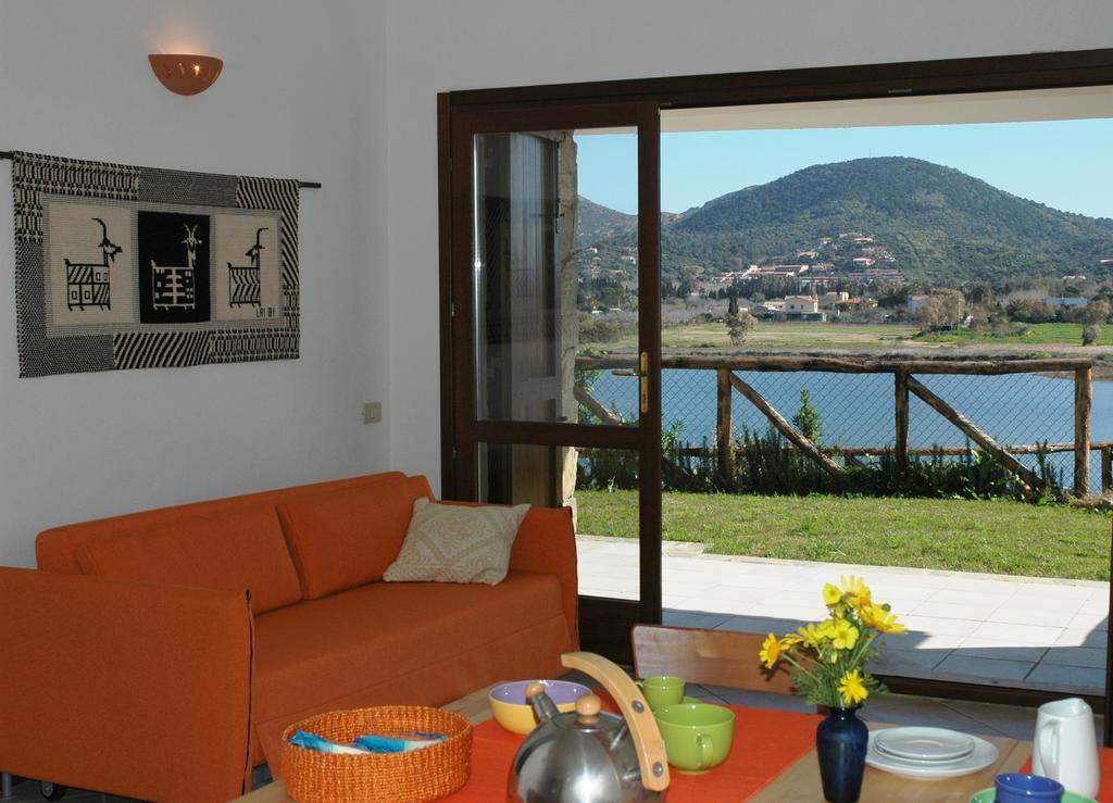 Case Sul Mare Residenze Di Bes Chia Dış mekan fotoğraf