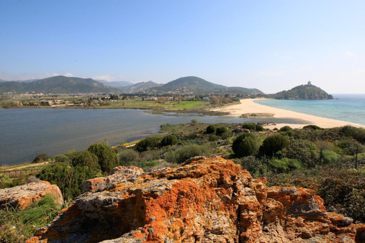 Case Sul Mare Residenze Di Bes Chia Dış mekan fotoğraf
